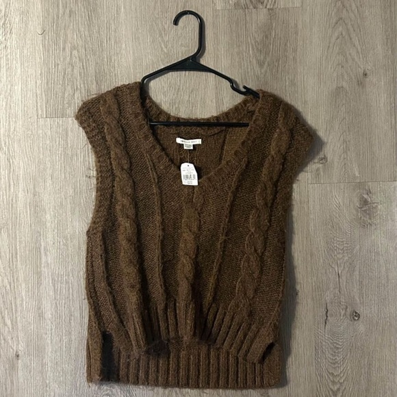 American Eagle Outfitters Sweaters - Super cute but I just haven’t really had an outfit to wear it with